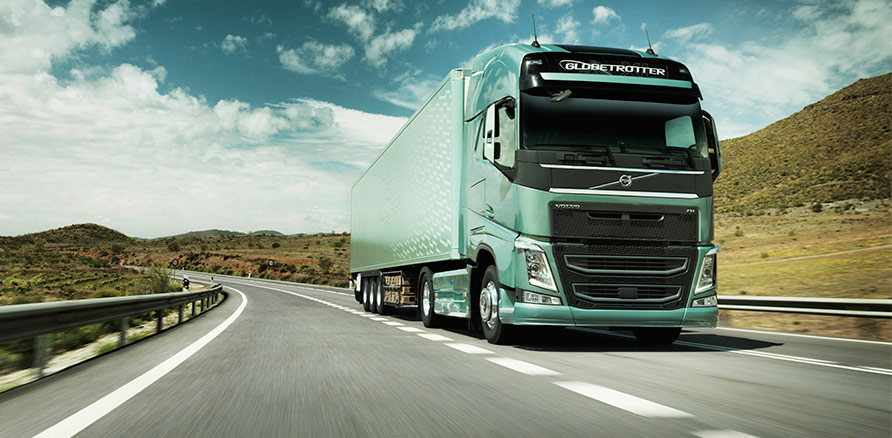 new-volvo-fh-on-the-road