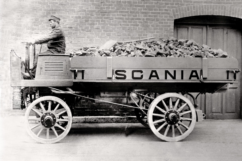 Scania 1902, 1.5-tonner. 12 hp. First Scania truck with the engine under the driver´s seat. The negative has been cut at the left. Photo: Scania Archive