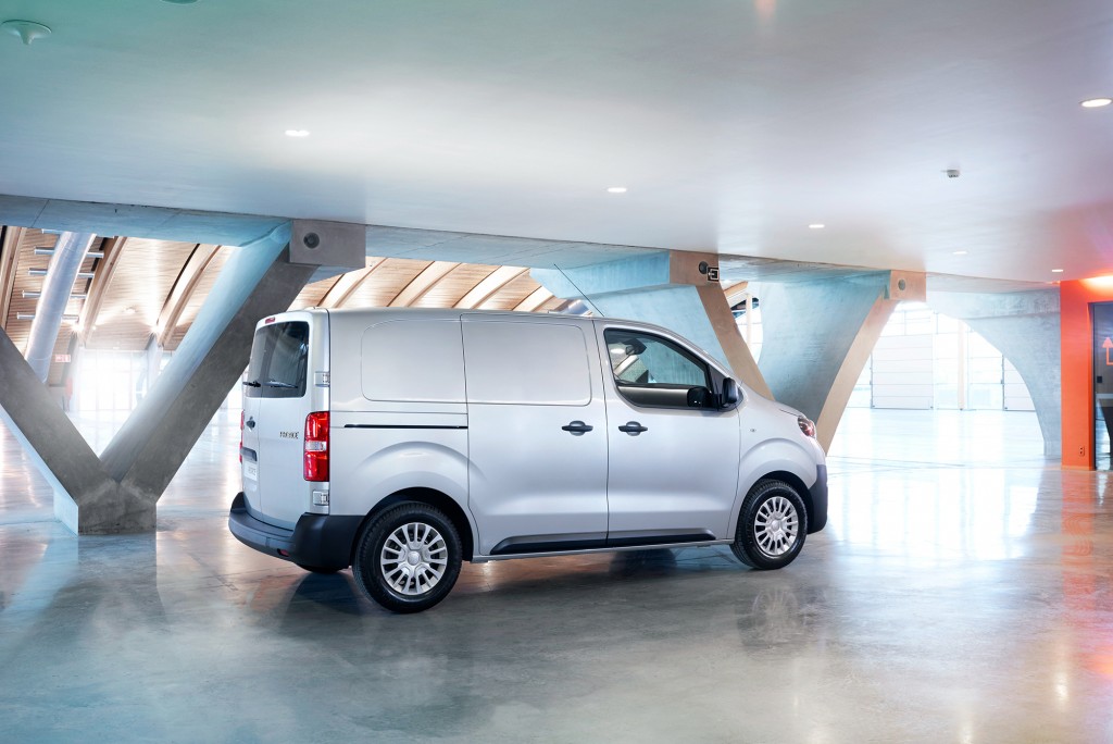 TOYOTA_PROACE_VAN_COMPACT_6.JPEG