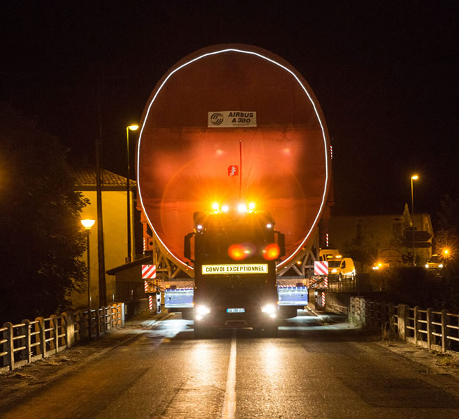 05-Mercedes-Benz-Trucks-Arocs-SLT-Airbus-A380-carriage-of-heavy-goods-660x602