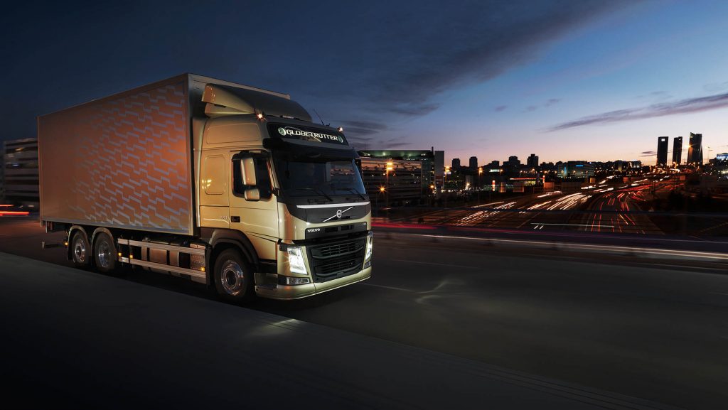 2326x1310-volvo-fm-box-van-at-night