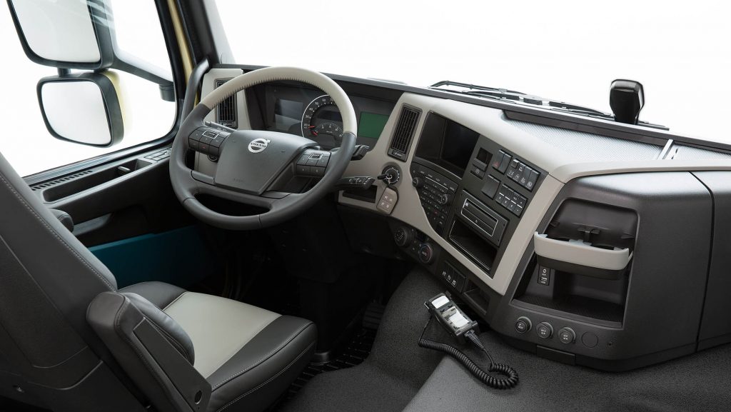 2326x1310-volvo-fm-driving-environment