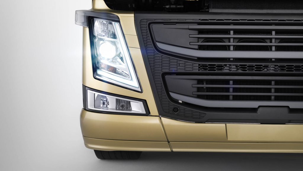 2326x1310-volvo-fm-headlights