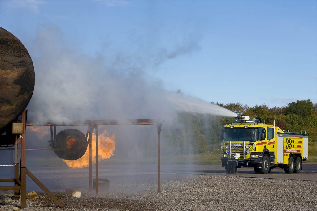 Scania P 380 6x6 CrewCab. Airport crash vehicle. Kalmar, Sweden. Photo: Dan Boman 2007-10