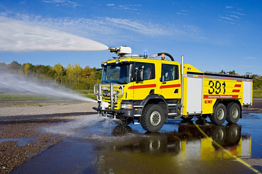 Scania P 380 6x6 CrewCab. Airport crash vehicle. Kalmar, Sweden Photo: Dan Boman 2007