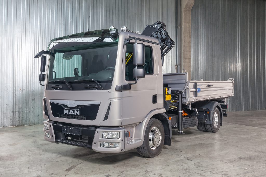 MAN TGL 12.220 4x2 BL as exhibit at bauma 2016. DE: MAN TGL 12.220 4x2 BL auf dem Messestand von MAN auf der bauma 2016. UK: MAN TGL 12.220 4x2 BL as exhibit at bauma 2016.