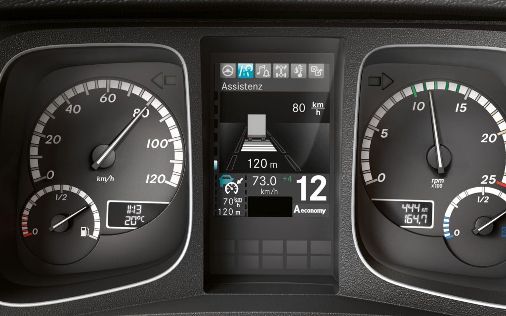 Mercedes-Benz-Actros-instrument-panel