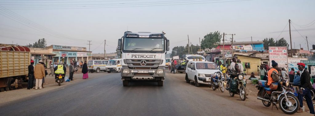 2-Mercedes-Benz-Actros-Petrocity-1180x436