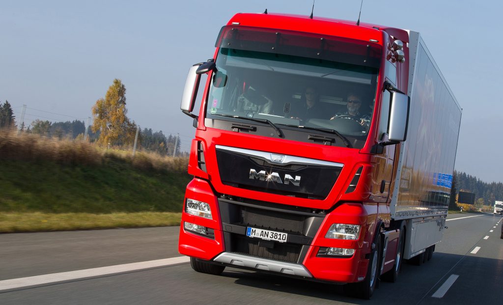 Updating the flagship: in the 2016 model year, the TGX D38 will be even more interesting DE: Update des Flaggschiffs: zum Modelljahr 2016 wird der TGX D38 noch interessanter UK: Updating the flagship: in the 2016 model year, the TGX D38 will be even more interesting