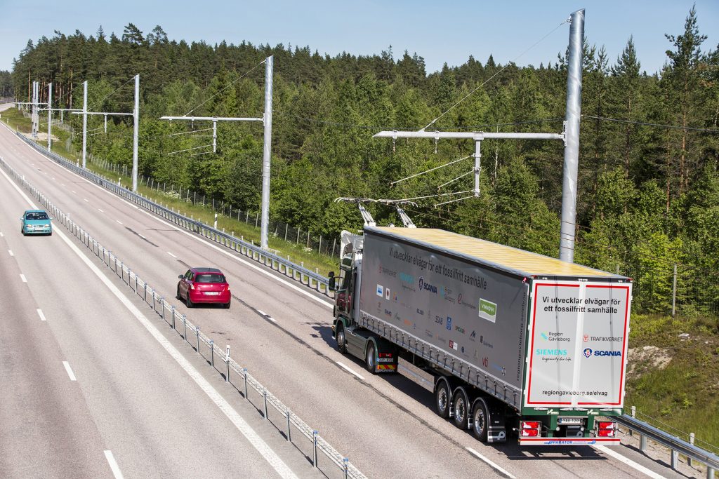 Electric road hybrid truck, Scania G 360 4x2 (Hybrid Truck with Siemens pantograph on the roof) Gävle, Sweden Photo: Tobias Ohls 2016