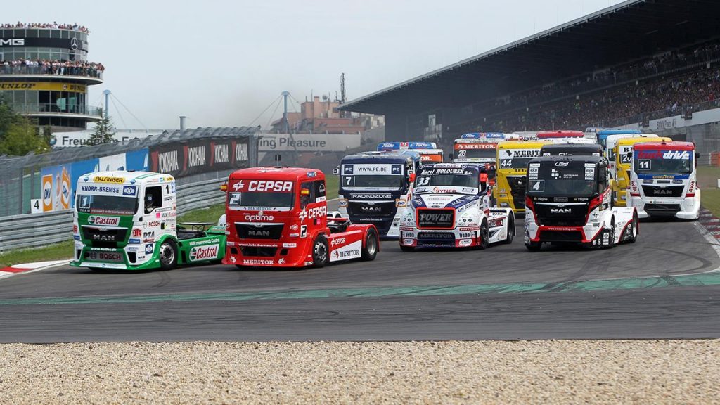 Die Trucks fahren auf dem Nürburgring