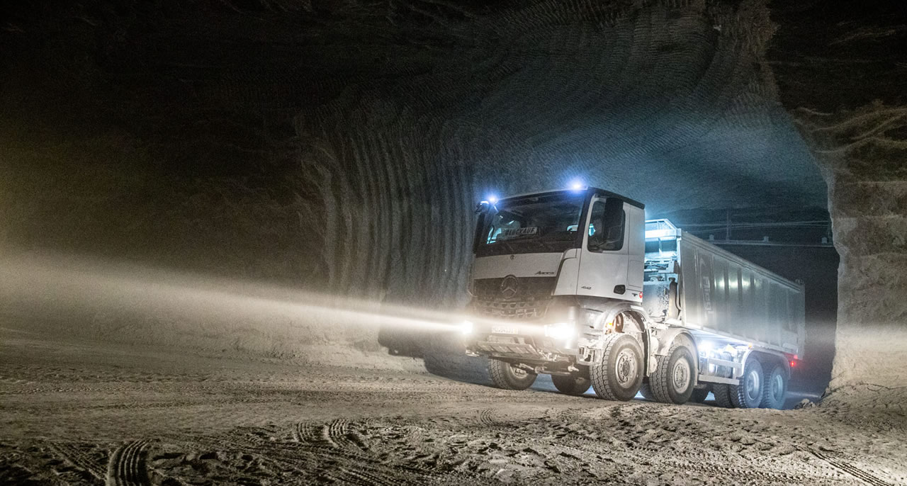 1-Mercedes-Benz-Arocs-salt-mine-Wacker-1280x686