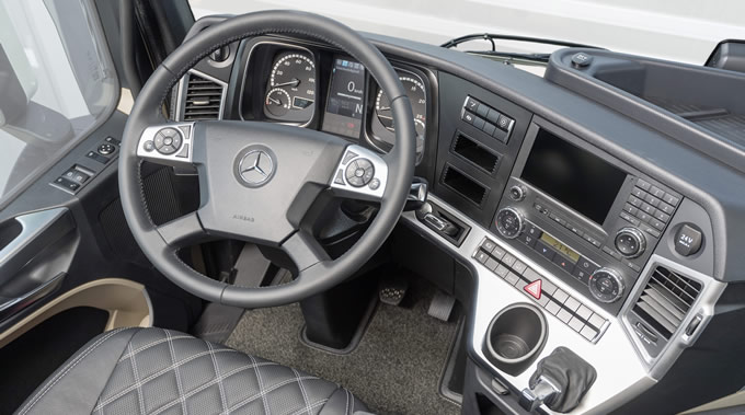 3-mercedes-benz-sondermodell-20jahre-actros-680x379