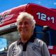 Ángel Nieto al volante de un Scania V8 730 CV en el circuito del Jarama