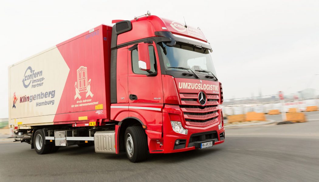 Mudanzas a bordo de un Mercedes Actros 1843