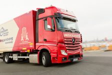 Mudanzas a bordo de un Mercedes Actros 1843